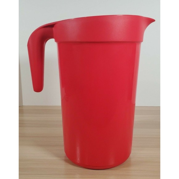 Tupperware Classic Pitcher Red with Infuser Insert One Gallon / 3.8 L - Picture 4 of 7
